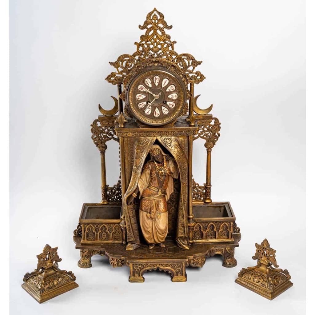 Belle garniture de cheminée orientaliste fin XIXème siècle | Biron Belle garniture de cheminée orientaliste fin XIXème siècle