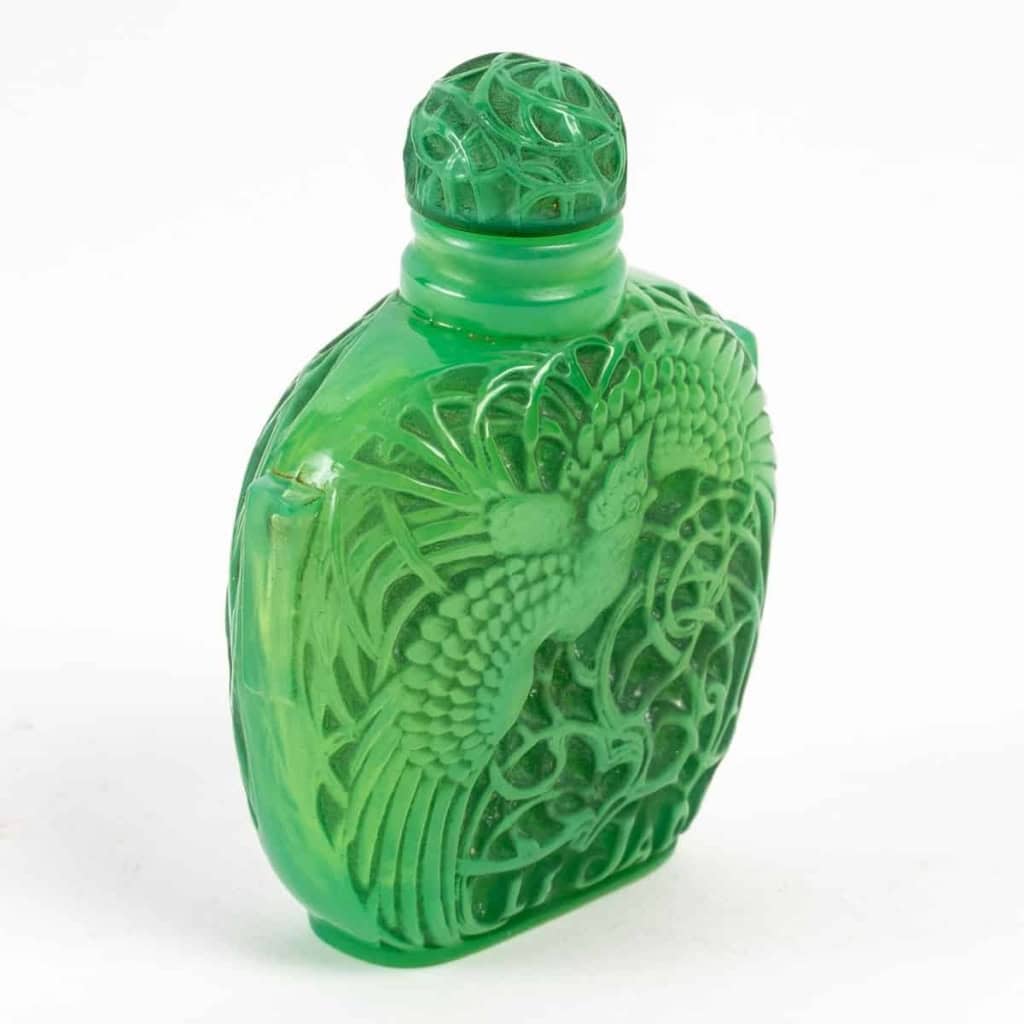 Flacon « Le Jade » Verre Jade de René Lalique 1926 pour Roger et Gallet | Biron Flacon « Le Jade » Verre Jade de René Lalique 1926 pour Roger et Gallet
