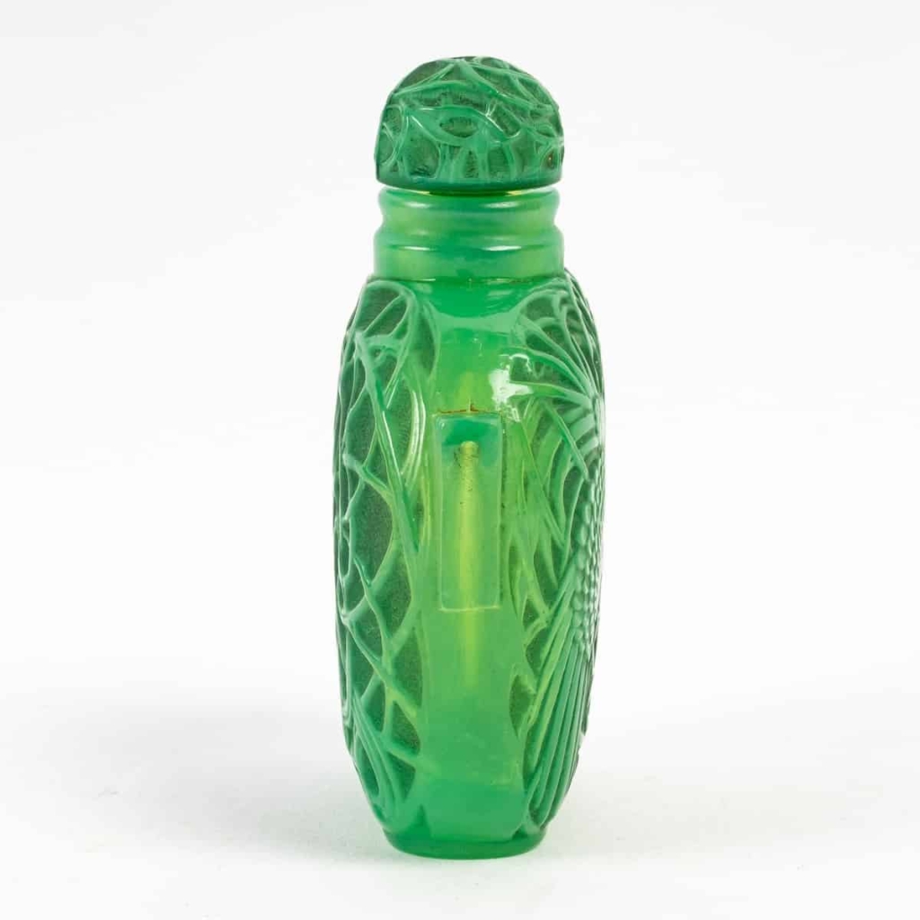 Flacon « Le Jade » Verre Jade de René Lalique 1926 pour Roger et Gallet | Biron Flacon « Le Jade » Verre Jade de René Lalique 1926 pour Roger et Gallet
