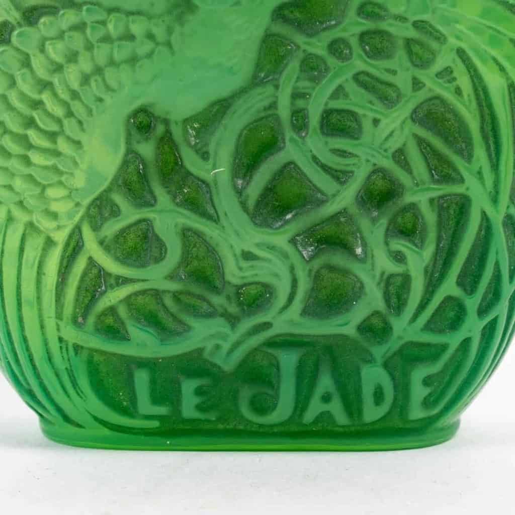 Flacon « Le Jade » Verre Jade de René Lalique 1926 pour Roger et Gallet | Biron Flacon « Le Jade » Verre Jade de René Lalique 1926 pour Roger et Gallet