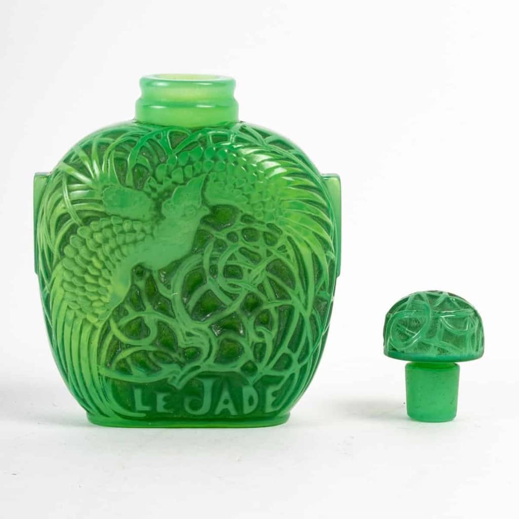 Flacon « Le Jade » Verre Jade de René Lalique 1926 pour Roger et Gallet | Biron Flacon « Le Jade » Verre Jade de René Lalique 1926 pour Roger et Gallet