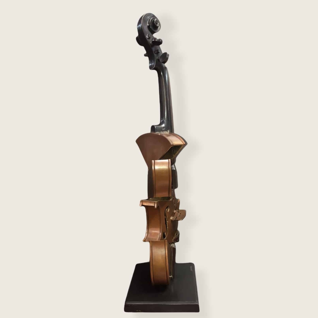 ARMAN Sculpture en bronze 20ème siècle signée Violon coupé II Hommage à Picasso Art moderne | Biron ARMAN Sculpture en bronze 20ème siècle signée Violon coupé II Hommage à Picasso Art moderne