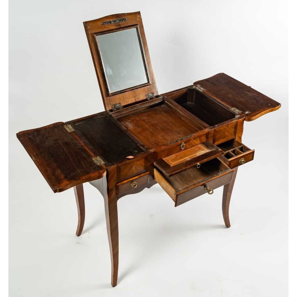 Coiffeuse Louis XV plaquée de bois de rose et bois de violette, Époque XVIIIème siècle | Biron ||||||||