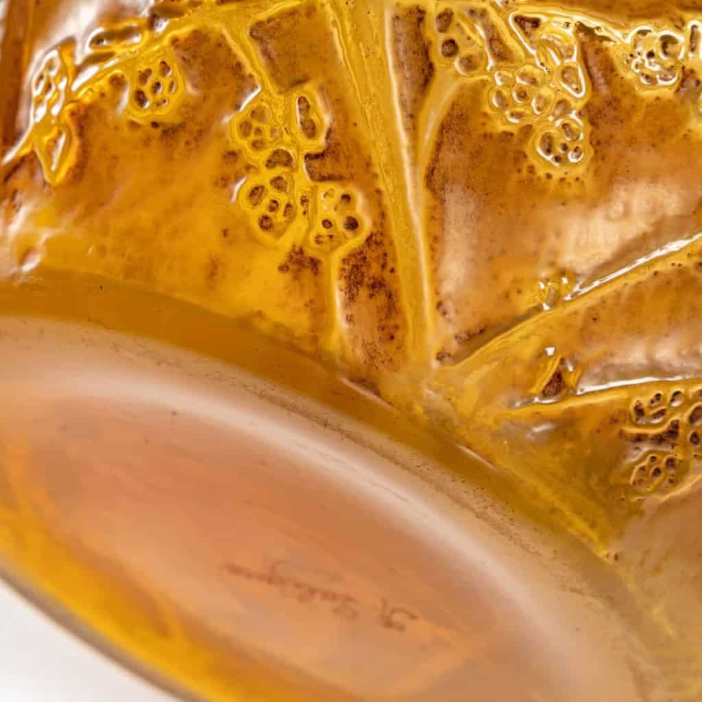 Vase « Perruches » Verre Butterscotch Patiné Sépia de René LALIQUE | Biron Vase "Perruches" Verre Butterscotch Patiné Sépia de René LALIQUE