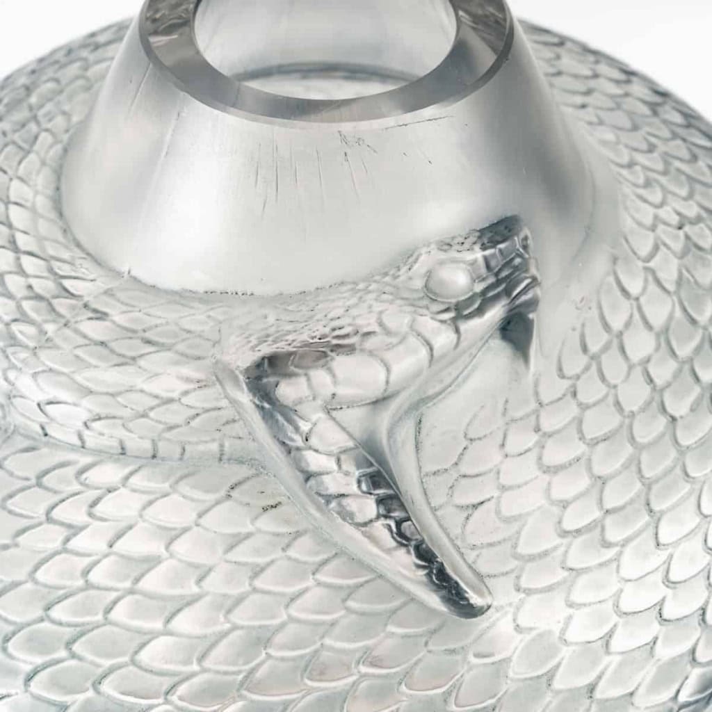 Vase "Serpent" Verre Blanc Patiné Bleu de René LALIQUE