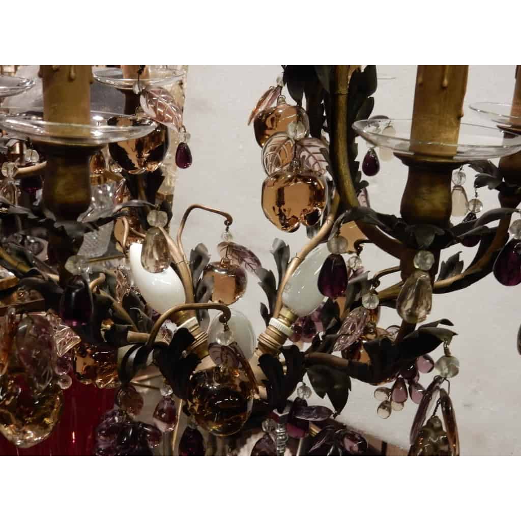 1970′ Lustre Cage en Laiton Doré Style Maison Baguès Feuilles et Fruits en Verre Colorés | Biron 1970′ Lustre Cage en Laiton Doré Style Maison Baguès Feuilles et Fruits en Verre Colorés
