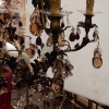 1970′ Lustre Cage en Laiton Doré Style Maison Baguès Feuilles et Fruits en Verre Colorés | Biron 1970′ Lustre Cage en Laiton Doré Style Maison Baguès Feuilles et Fruits en Verre Colorés