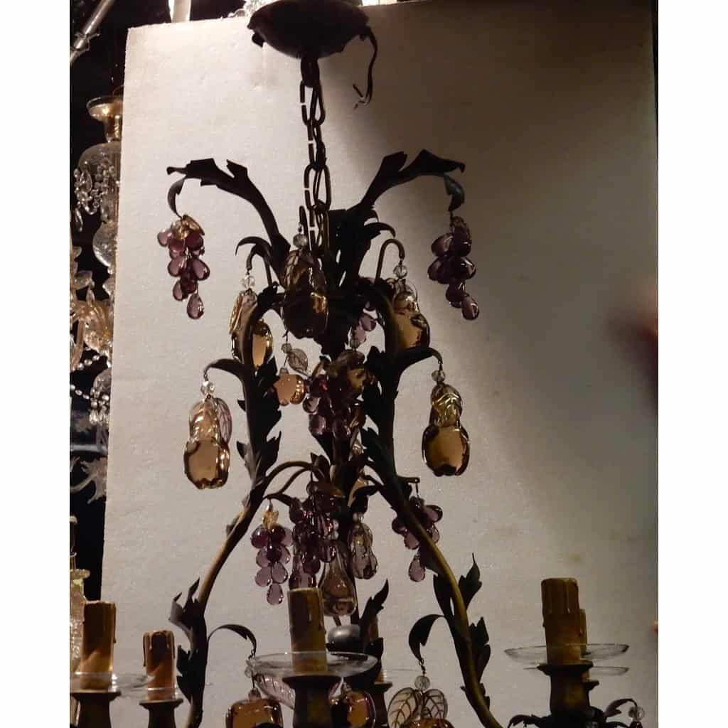 1970′ Lustre Cage en Laiton Doré Style Maison Baguès Feuilles et Fruits en Verre Colorés | Biron 1970′ Lustre Cage en Laiton Doré Style Maison Baguès Feuilles et Fruits en Verre Colorés