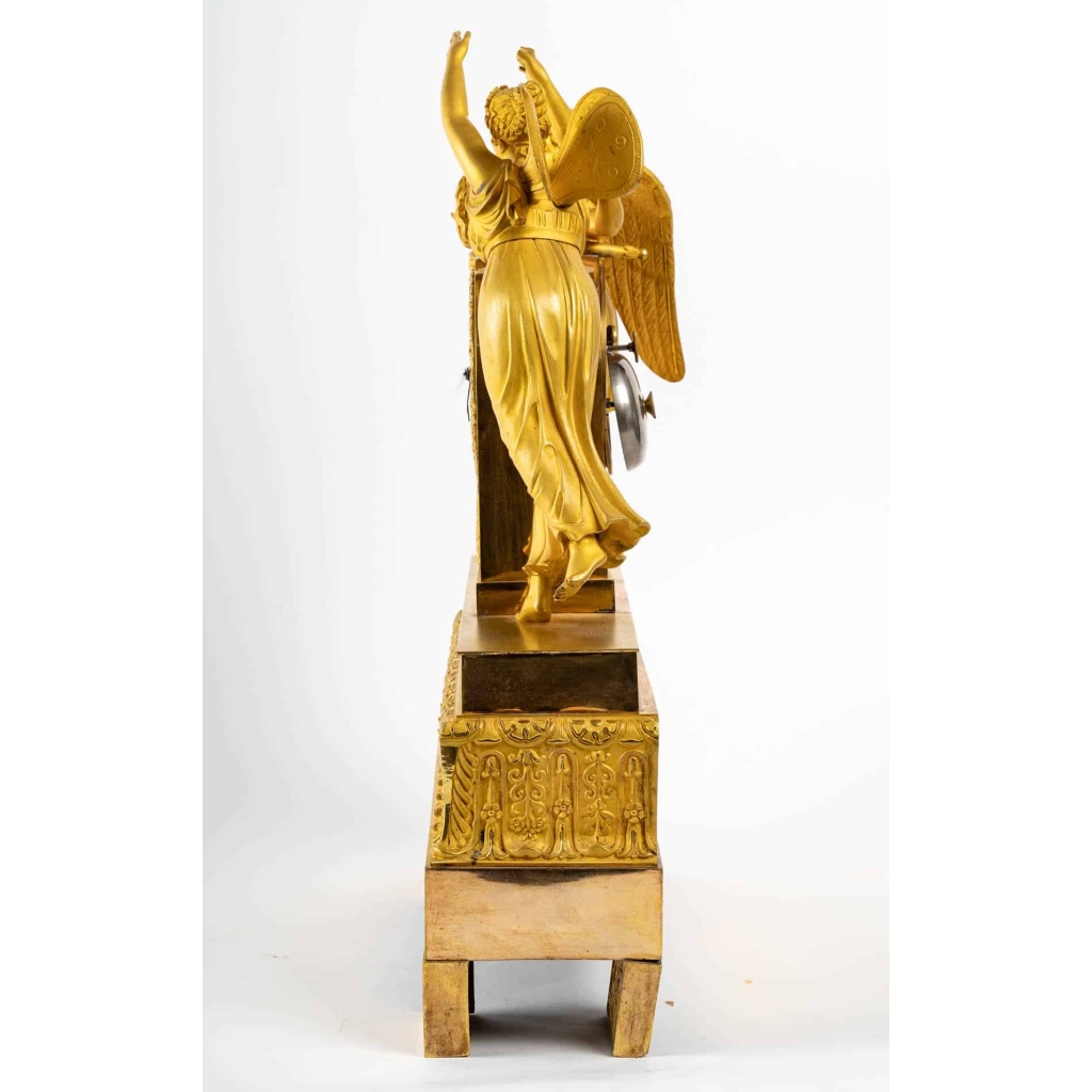 Pendule en bronze doré d’époque, XIXème siècle | Biron Pendule en bronze doré d'époque, XIXème siècle