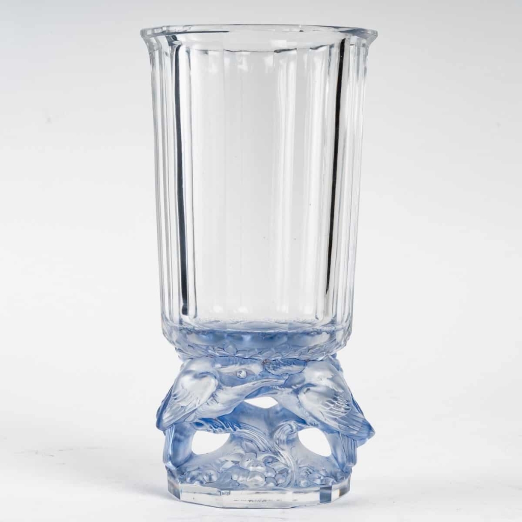 Vase « Merles » Cristal Blanc Patiné Bleu de René LALIQUE | Biron Vase "Merles" Cristal Blanc Patiné Bleu de René LALIQUE