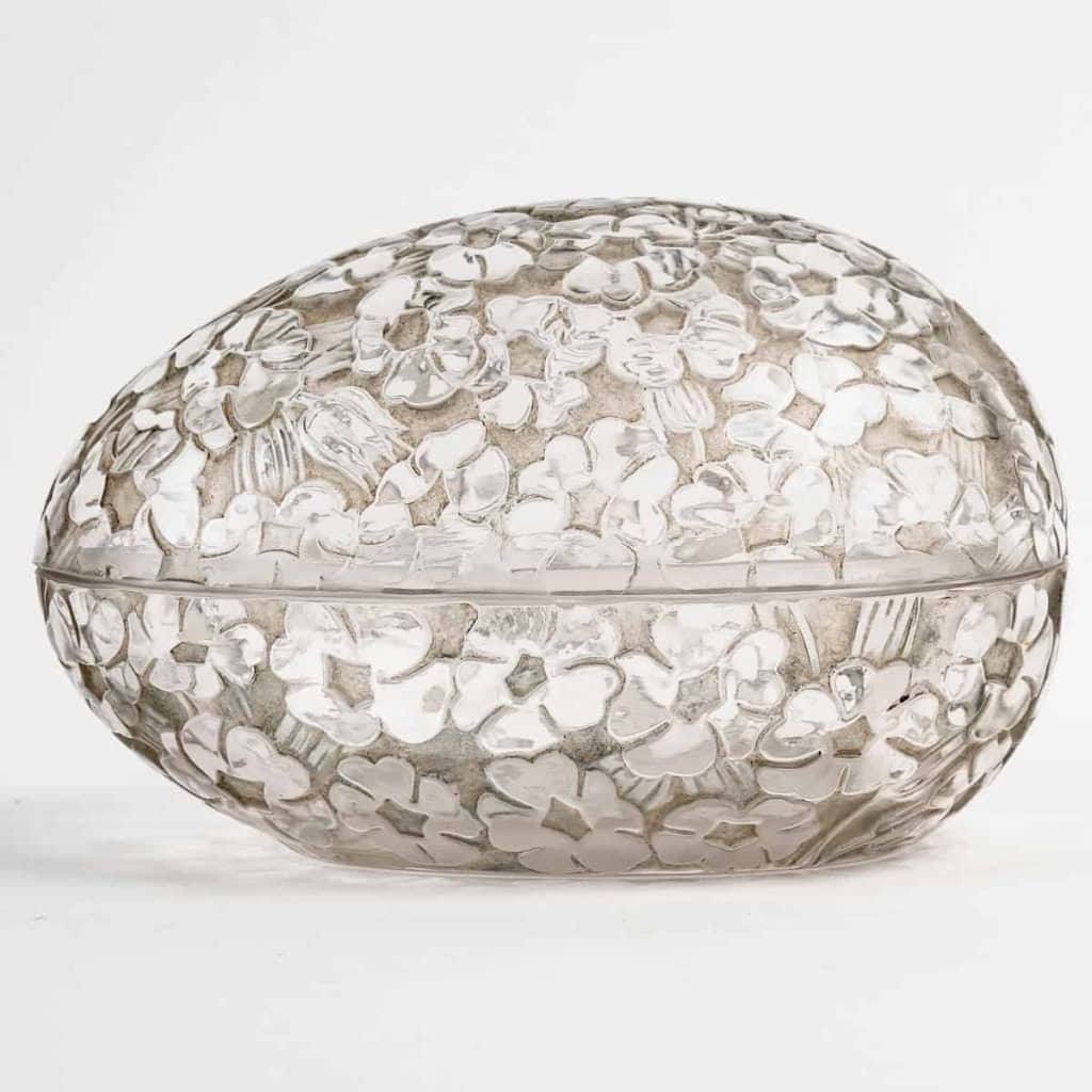 Boîte « Pervenches » Verre Blanc Patiné Gris de René LALIQUE | Biron Boîte "Pervenches" Verre Blanc Patiné Gris de René LALIQUE