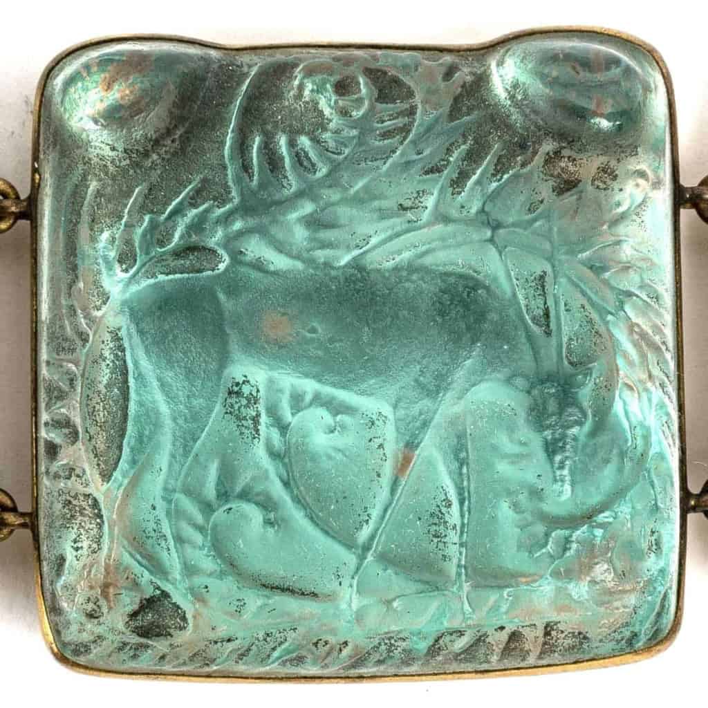 Broche « Biches » Verre Blanc sur Clinquant Vert de René LALIQUE | Biron Broche "Biches" Verre Blanc sur Clinquant Vert de René LALIQUE