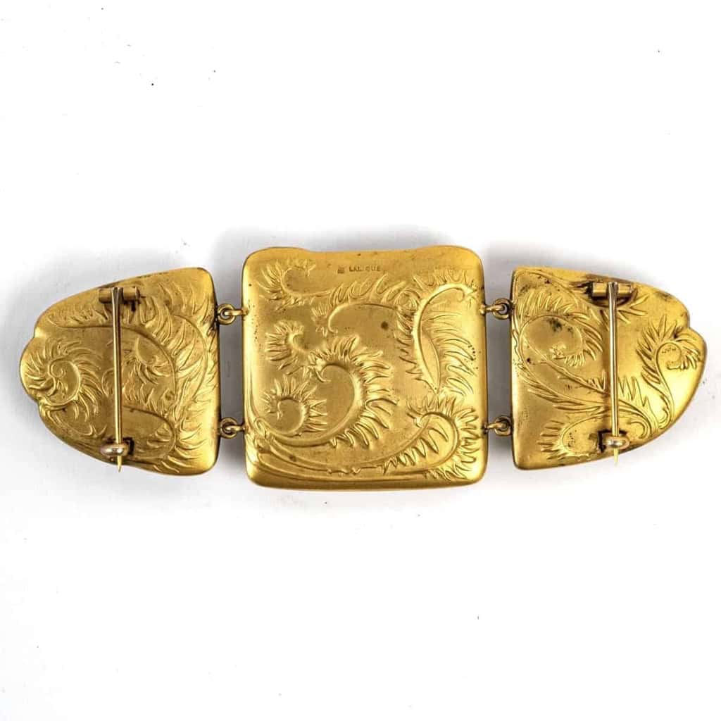 Broche « Biches » Verre Blanc sur Clinquant Vert de René LALIQUE | Biron Broche "Biches" Verre Blanc sur Clinquant Vert de René LALIQUE