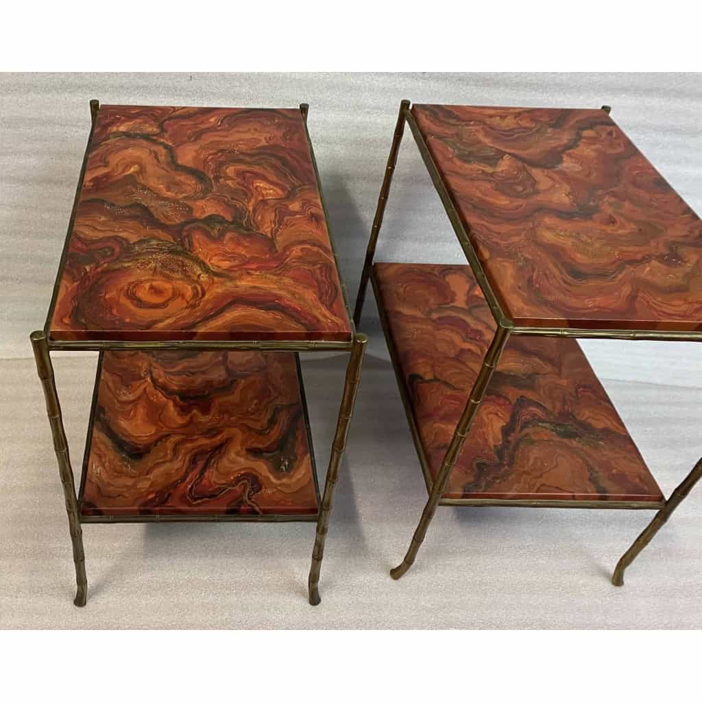 1950′ Paire de Tables Maison Baguès Décor Bambou en Bronze Doré Avec Plateaux Bois Décor Marbre 64 X 39 X H 58 cm