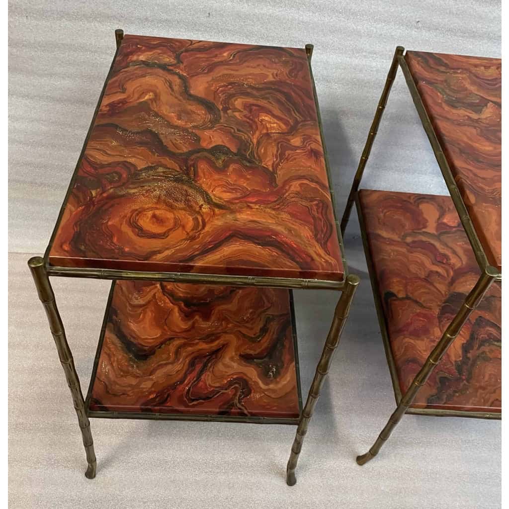 1950′ Paire de Tables Maison Baguès Décor Bambou en Bronze Doré Avec Plateaux Bois Décor Marbre 64 X 39 X H 58 cm