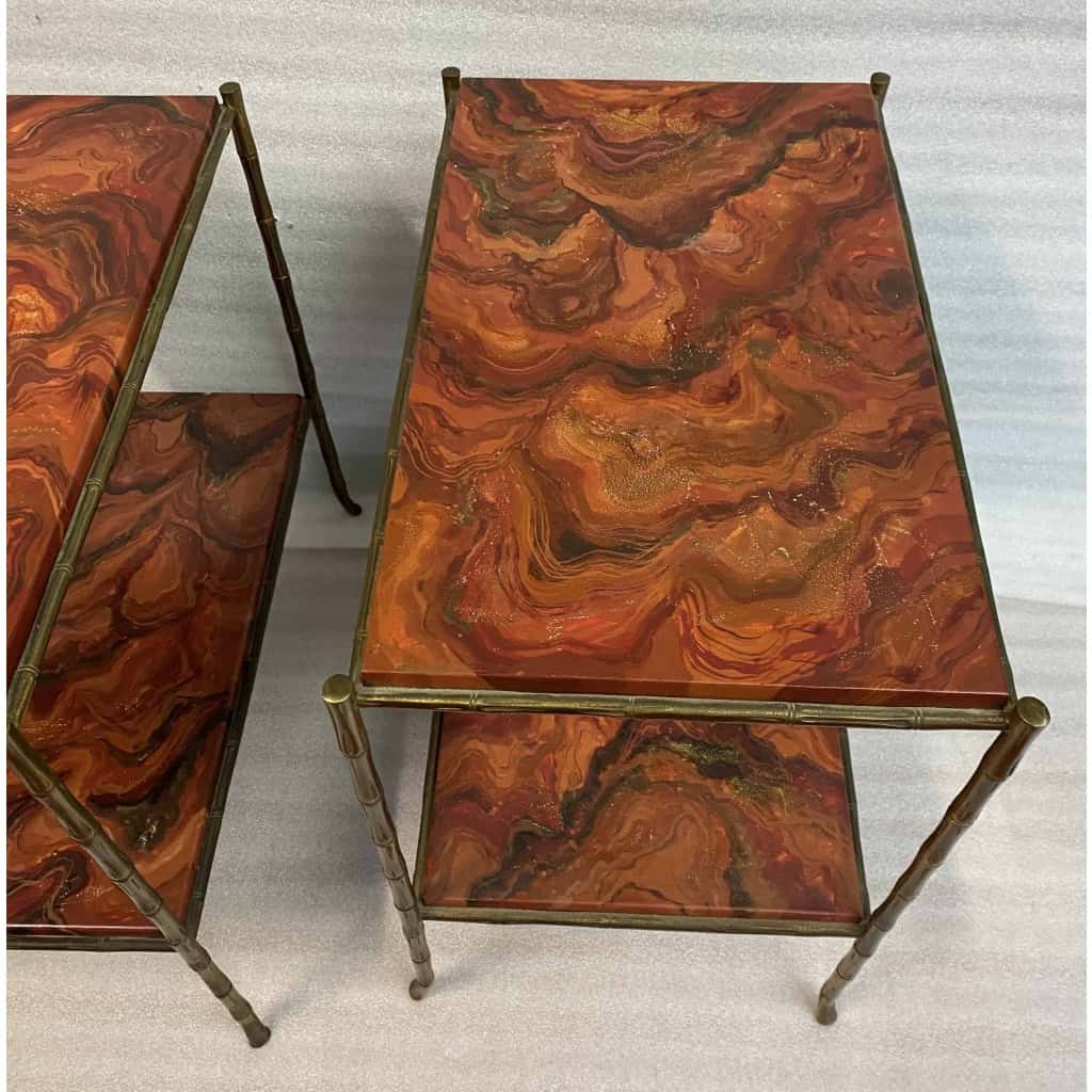 1950′ Paire de Tables Maison Baguès Décor Bambou en Bronze Doré Avec Plateaux Bois Décor Marbre 64 X 39 X H 58 cm
