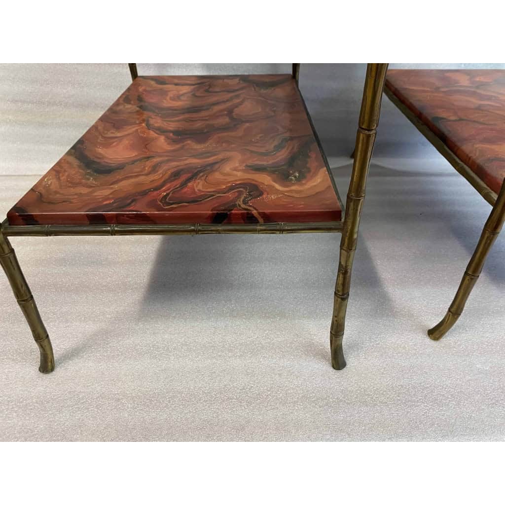 1950′ Paire de Tables Maison Baguès Décor Bambou en Bronze Doré Avec Plateaux Bois Décor Marbre 64 X 39 X H 58 cm