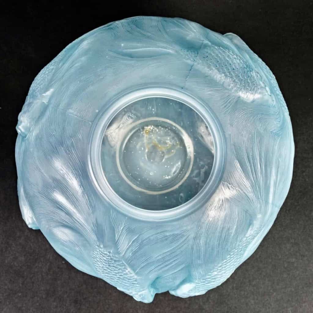 Vase « Formose » verre opalescent double couche patiné bleu de René LALIQUE | Biron Vase « Formose » verre opalescent double couche patiné bleu de René LALIQUE