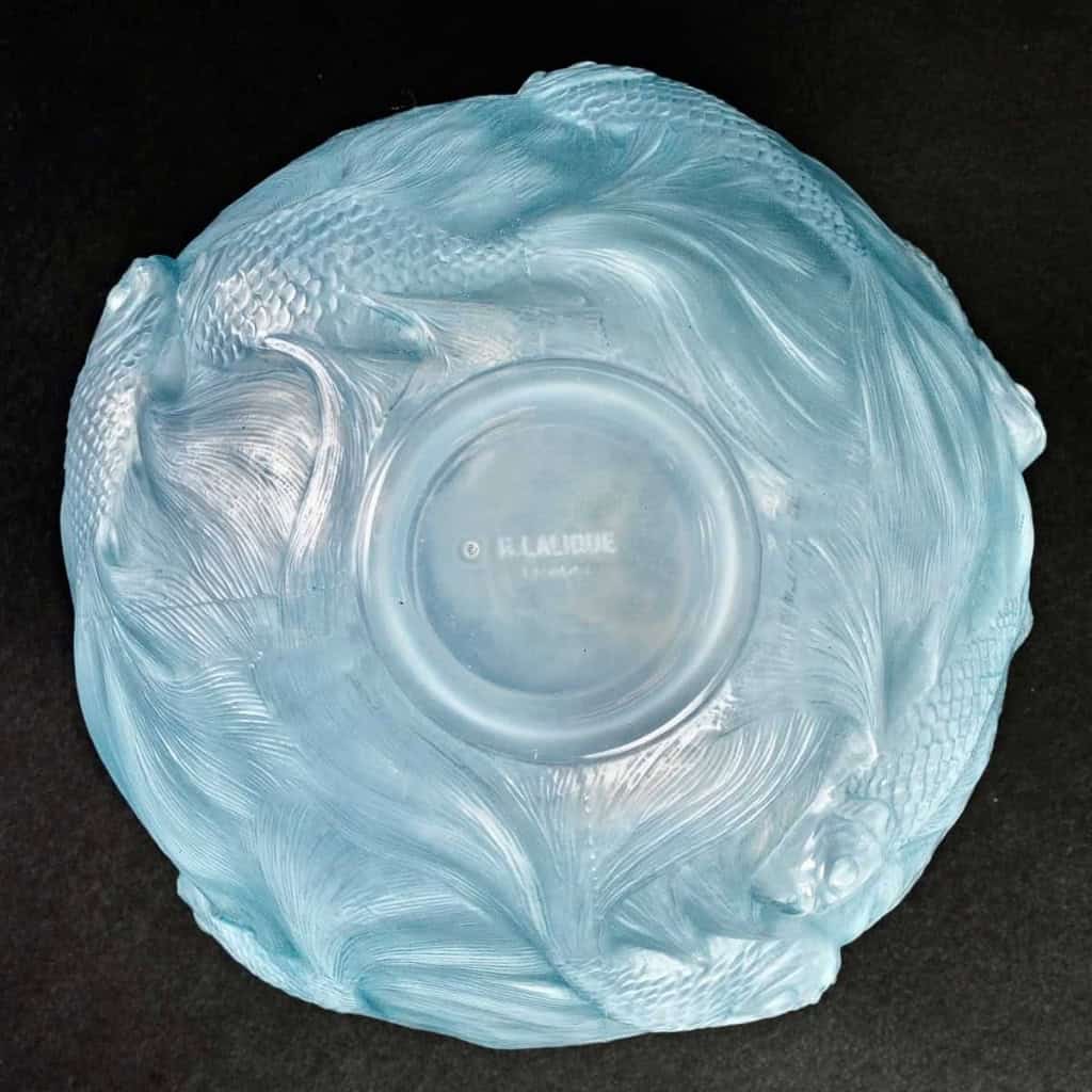 Vase « Formose » verre opalescent double couche patiné bleu de René LALIQUE | Biron Vase « Formose » verre opalescent double couche patiné bleu de René LALIQUE