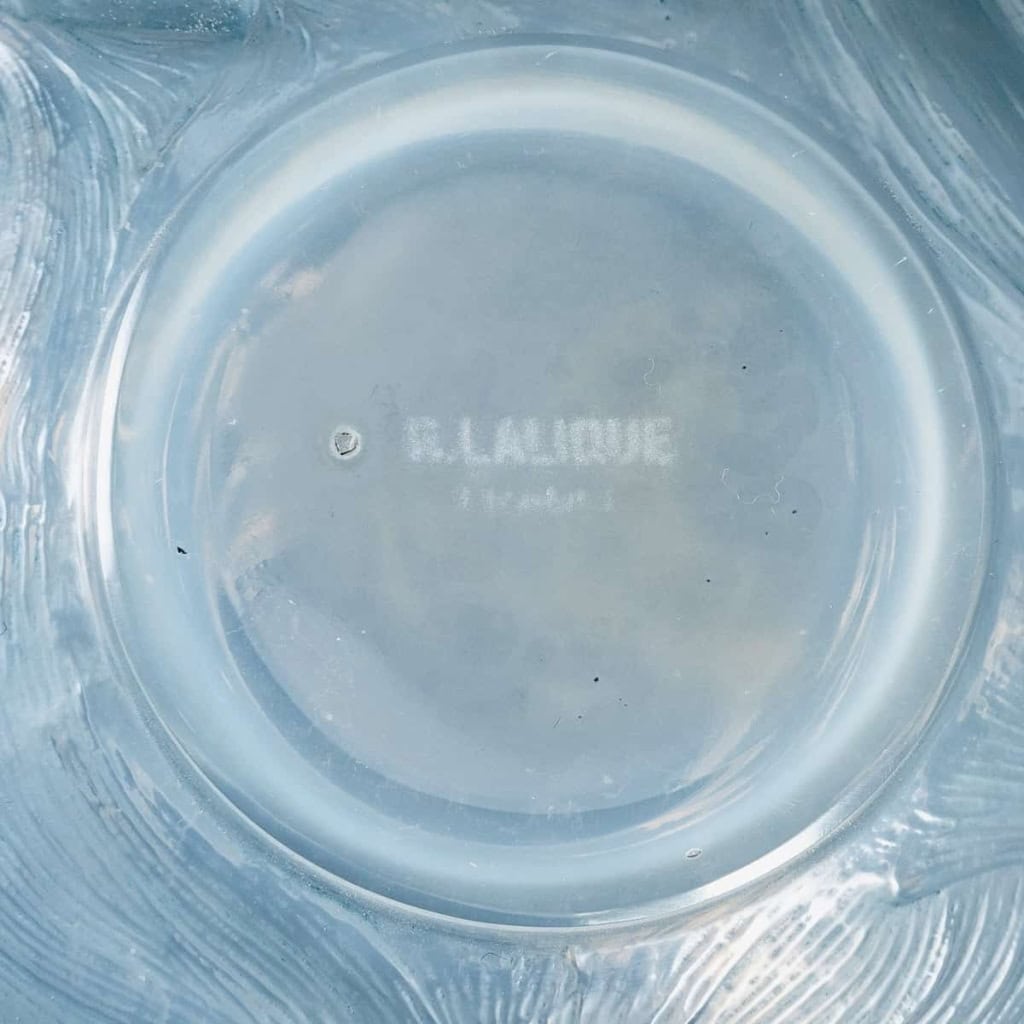 Vase « Formose » verre opalescent double couche patiné bleu de René LALIQUE | Biron Vase « Formose » verre opalescent double couche patiné bleu de René LALIQUE