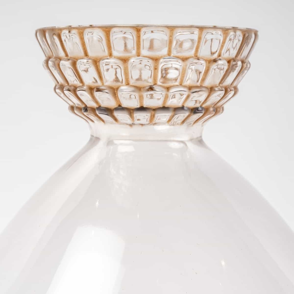 Vase « Delft » verre blanc patiné sépia de René LALIQUE | Biron Vase "Delft" verre blanc patiné sépia de René LALIQUE