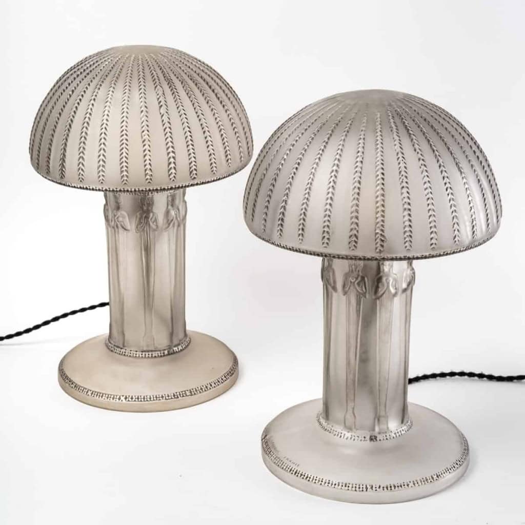 Paire de Lampes « Cariatides » verre blanc patiné gris de René LALIQUE | Biron ||||||||