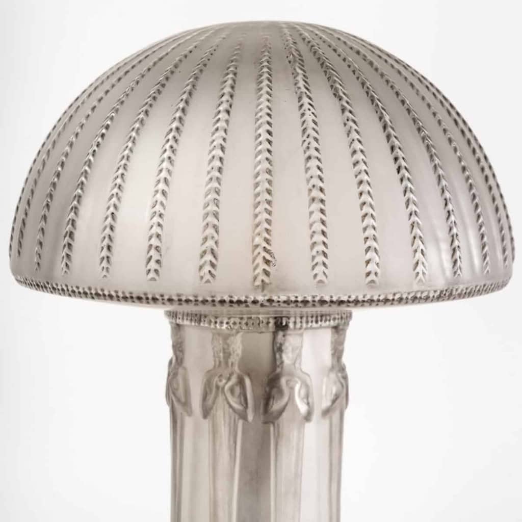 Paire de Lampes « Cariatides » verre blanc patiné gris de René LALIQUE | Biron Paire de Lampes "Cariatides" verre blanc patiné gris de René LALIQUE