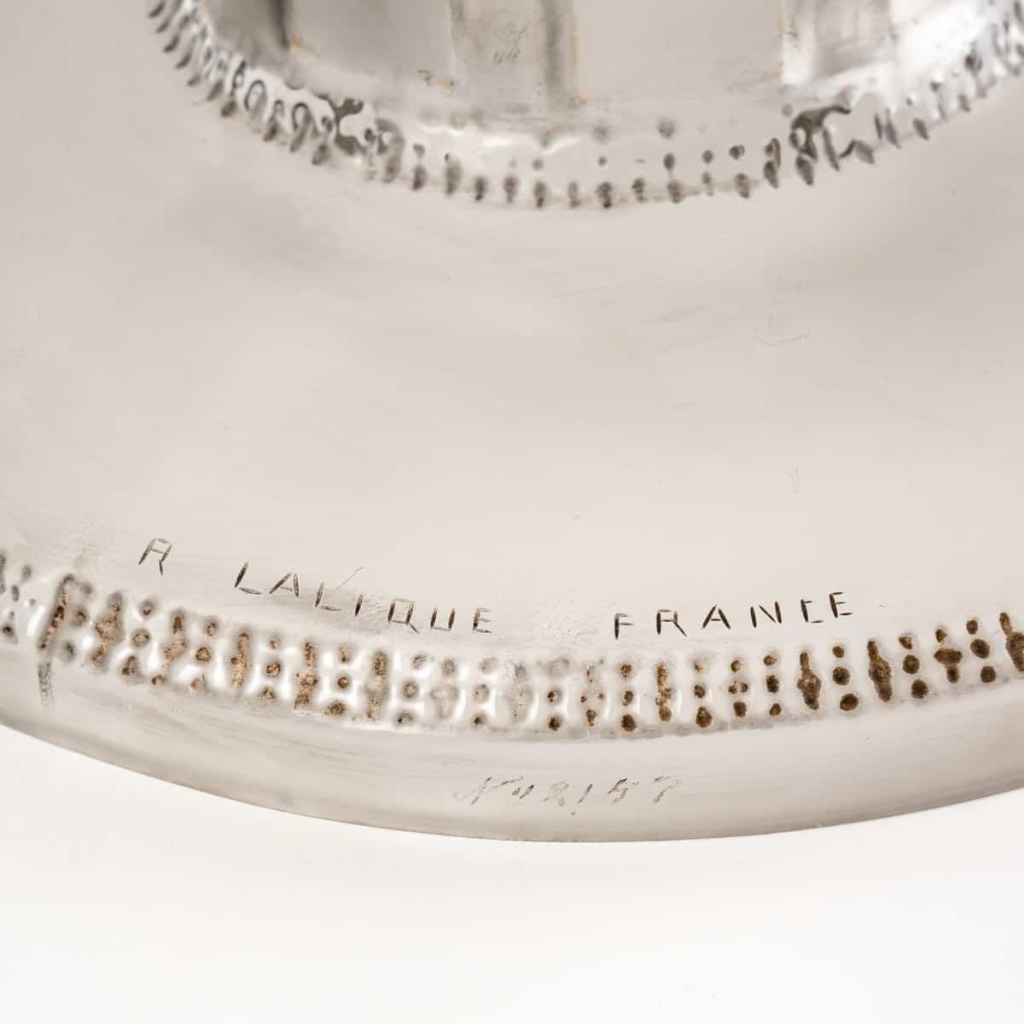 Paire de Lampes « Cariatides » verre blanc patiné gris de René LALIQUE | Biron Paire de Lampes "Cariatides" verre blanc patiné gris de René LALIQUE