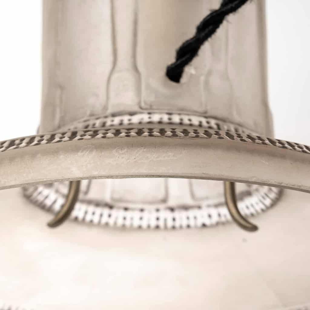 Paire de Lampes « Cariatides » verre blanc patiné gris de René LALIQUE | Biron Paire de Lampes "Cariatides" verre blanc patiné gris de René LALIQUE