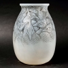Vase « Borromée » verre opalescent patiné gris de René LALIQUE | Biron Vase "Borromée" verre opalescent patiné gris de René LALIQUE