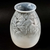 Vase « Borromée » verre opalescent patiné gris de René LALIQUE | Biron Vase "Borromée" verre opalescent patiné gris de René LALIQUE