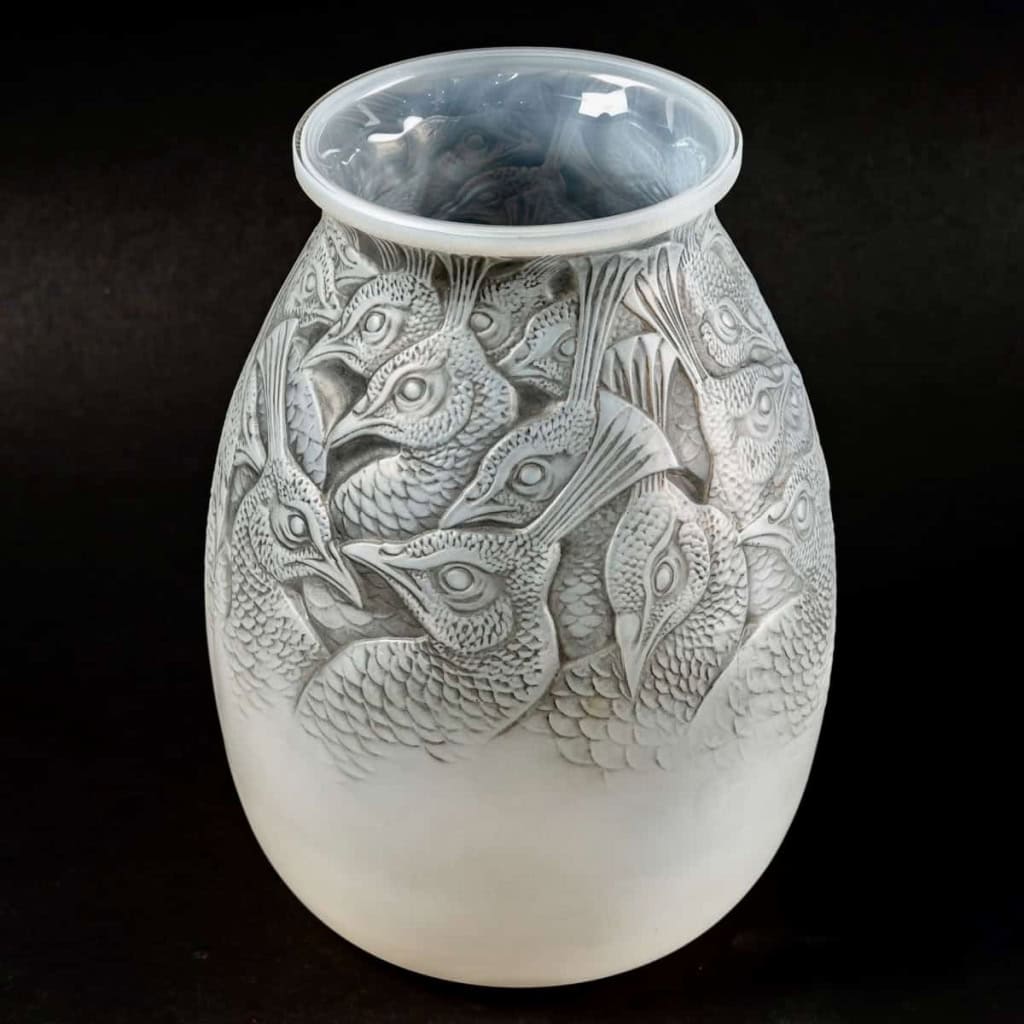 Vase « Borromée » verre opalescent patiné gris de René LALIQUE | Biron Vase "Borromée" verre opalescent patiné gris de René LALIQUE