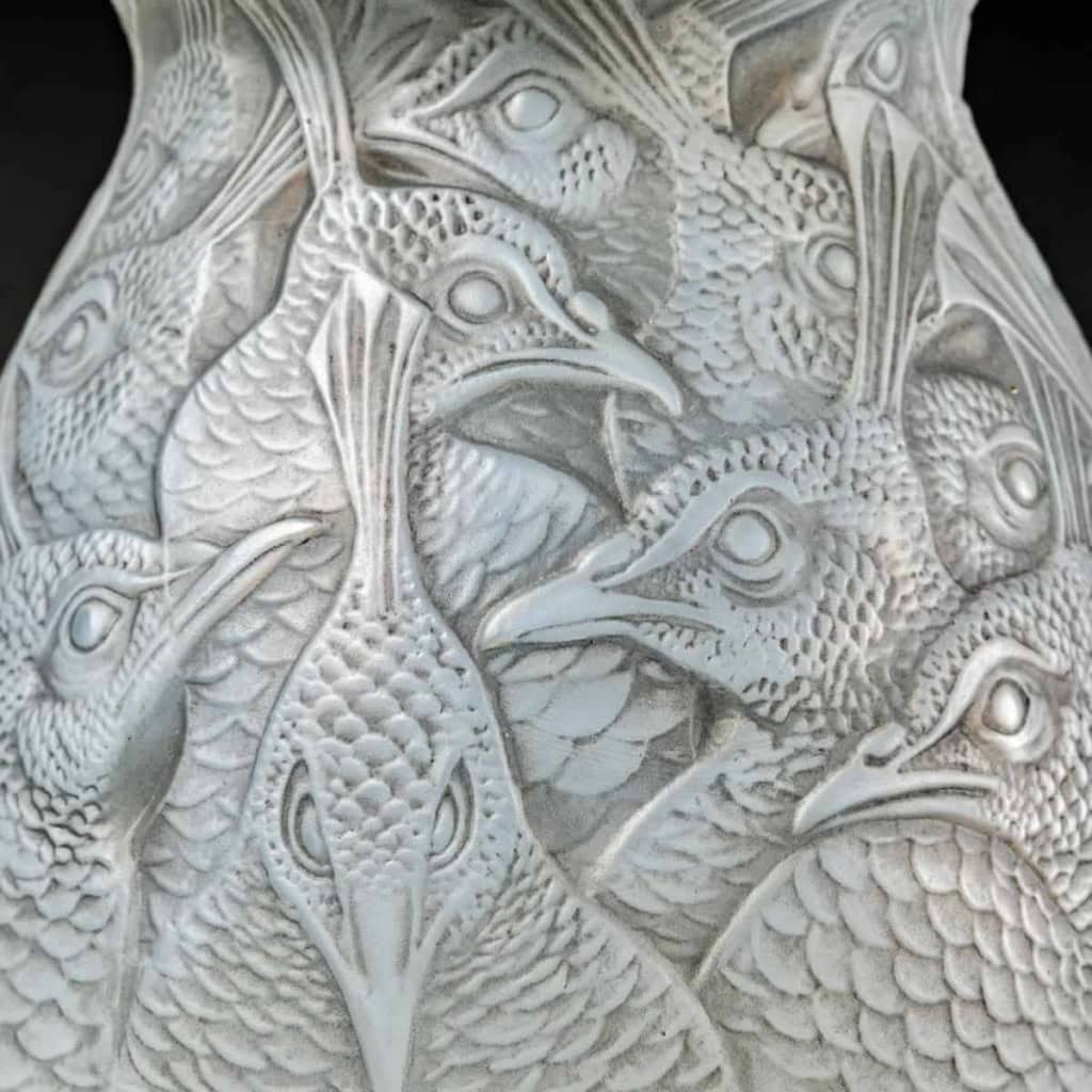 Vase « Borromée » verre opalescent patiné gris de René LALIQUE | Biron Vase "Borromée" verre opalescent patiné gris de René LALIQUE