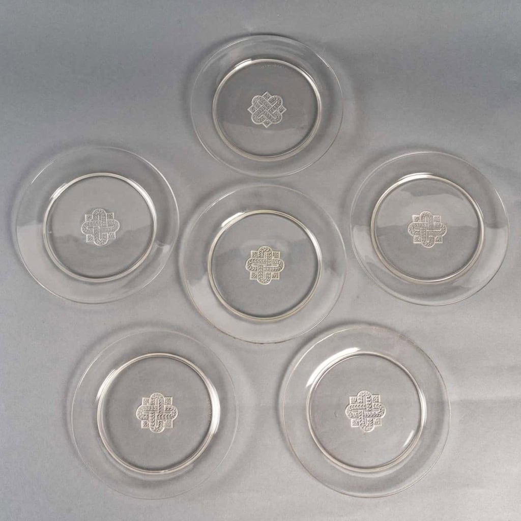 Suite de 6 assiettes "Molsheim" verre blanc de René LALIQUE
