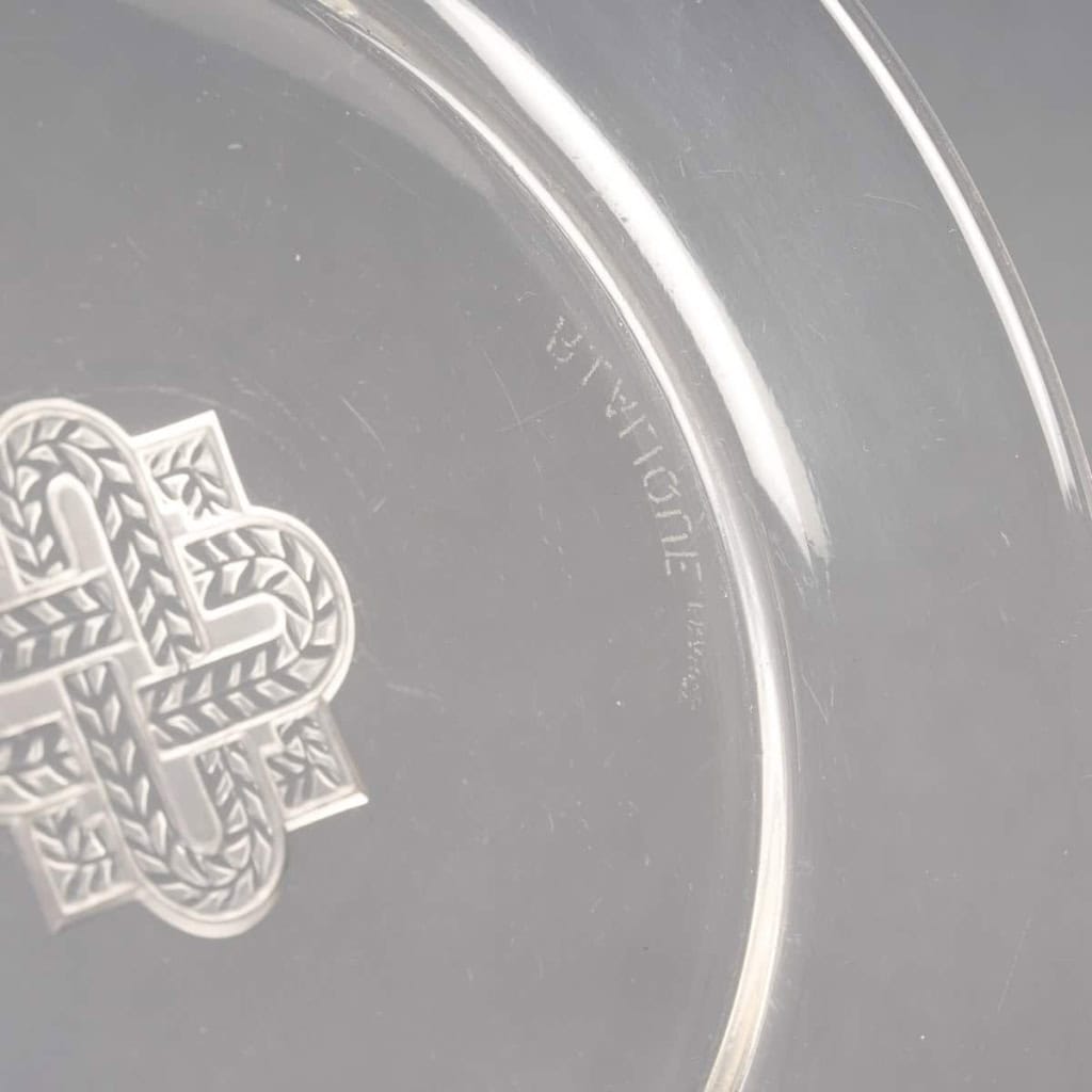 Suite de 6 assiettes "Molsheim" verre blanc de René LALIQUE