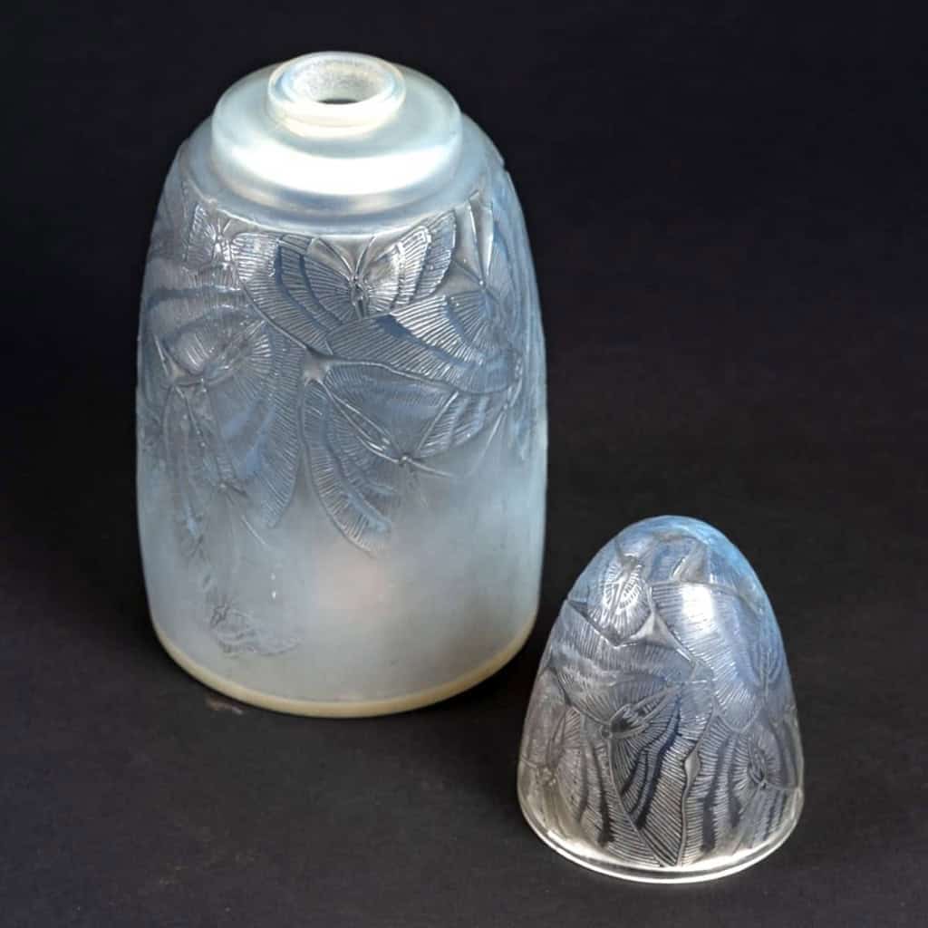Brûle-Parfums "Papillons" verre opalescent patiné gris de René LALIQUE