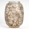 Vase « Monnaie du Pape » verre blanc patiné gris de René LALIQUE | Biron Vase "Monnaie du Pape" verre blanc patiné gris de René LALIQUE