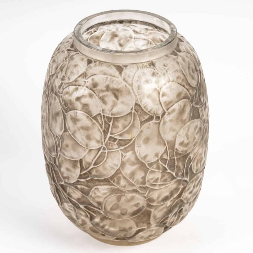 Vase « Monnaie du Pape » verre blanc patiné gris de René LALIQUE | Biron Vase "Monnaie du Pape" verre blanc patiné gris de René LALIQUE