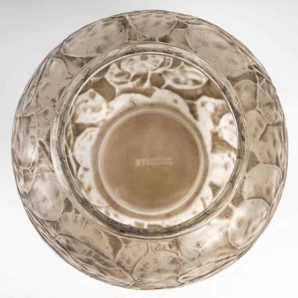 Vase « Monnaie du Pape » verre blanc patiné gris de René LALIQUE | Biron Vase "Monnaie du Pape" verre blanc patiné gris de René LALIQUE