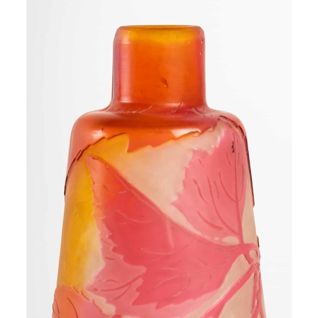 Emile Gallé, vase Emile Gallé, vase "aux fruits de Rosiers"
