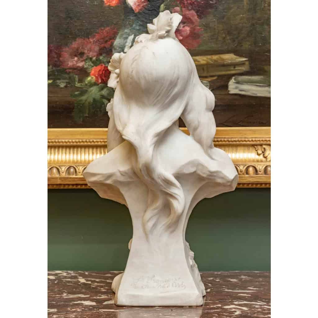 Alfred Jean Foretay 1861-1944. Floréal. Buste en marbre. | Biron Alfred Jean Foretay 1861-1944. Floréal. Buste en marbre.