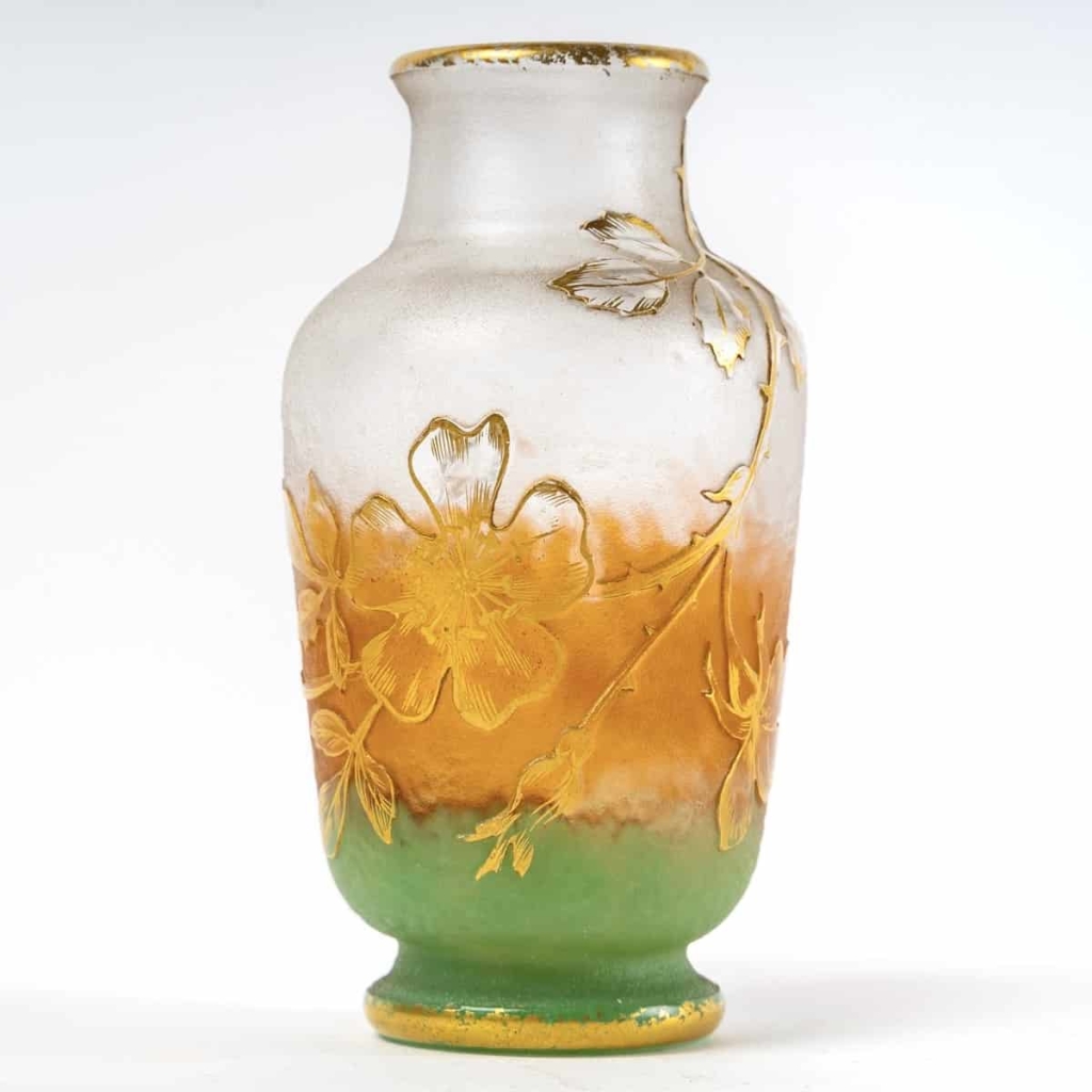 Vase en verre dégradé blanc, orange et vert dégagés à l’acide et doré de DAUM NANCY | Biron ||||||