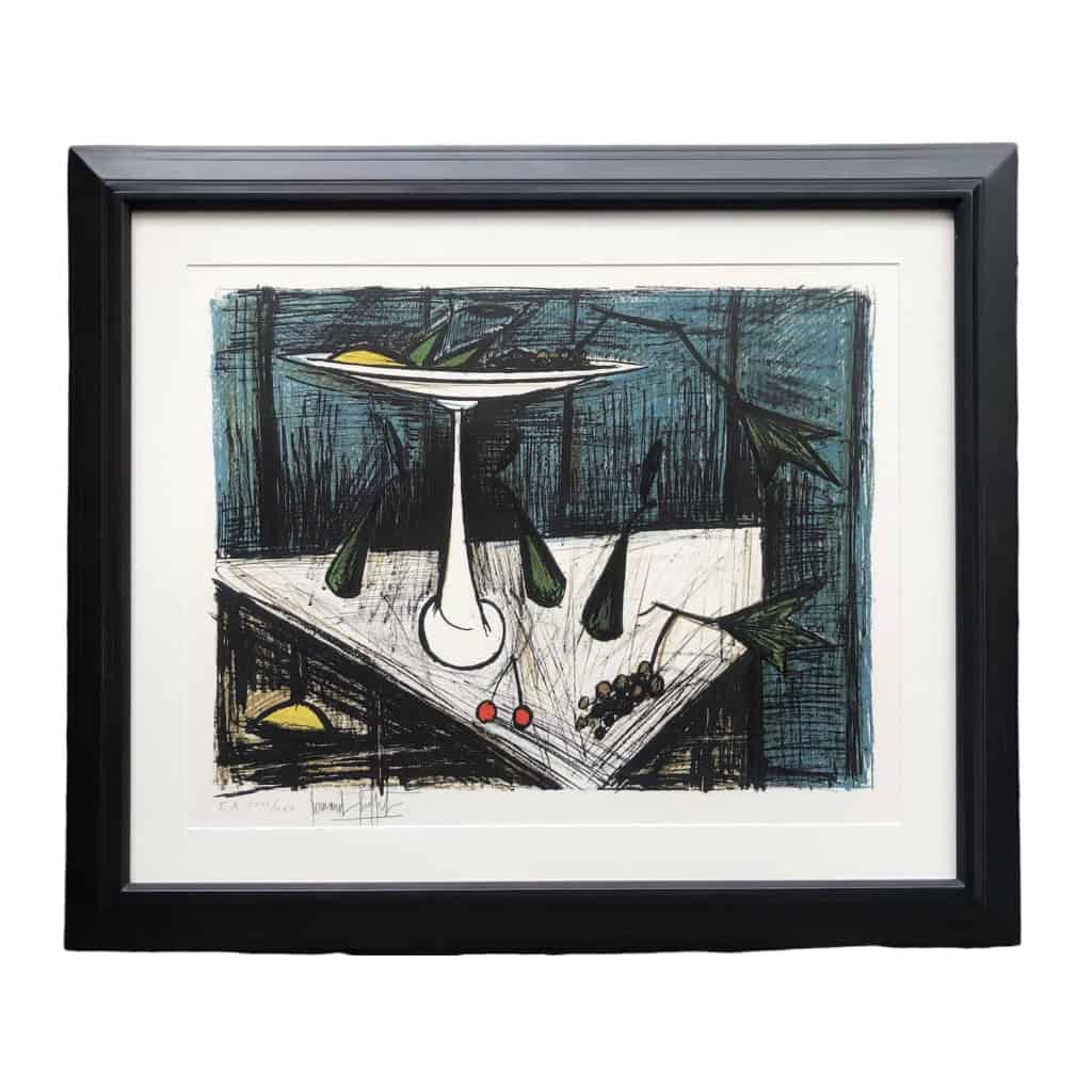 BUFFET Bernard Nature morte à la coupe de fruits sur fond bleu nuit Lithographie couleurs justifiée | Biron BUFFET Bernard Nature morte à la coupe de fruits sur fond bleu nuit Lithographie couleurs justifiée