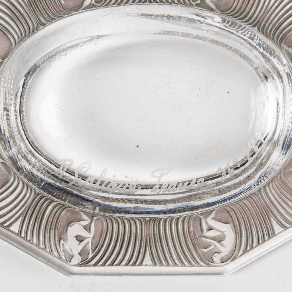 Cendrier « Alice » verre blanc patiné gris de René LALIQUE | Biron Cendrier « Alice » verre blanc patiné gris de René LALIQUE