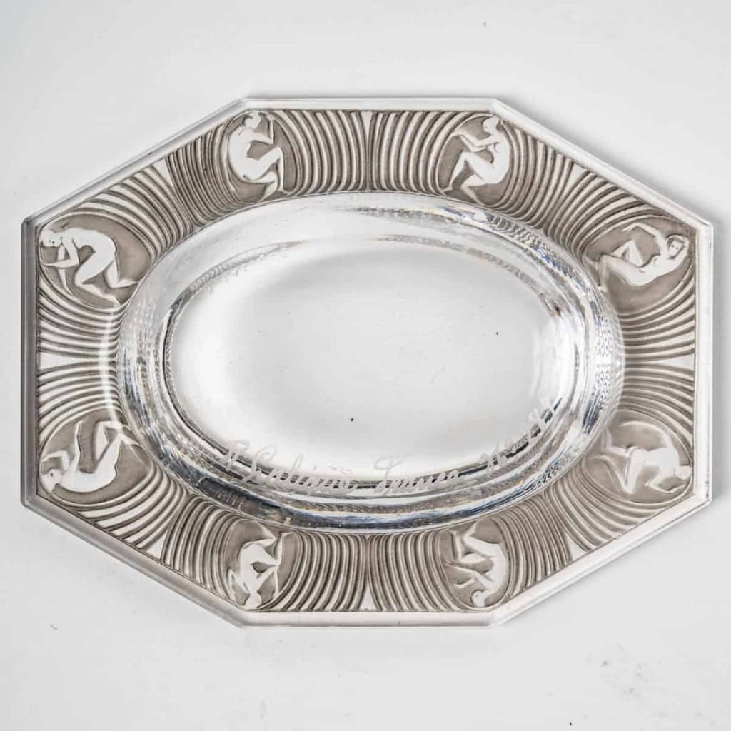 Cendrier « Alice » verre blanc patiné gris de René LALIQUE | Biron Cendrier « Alice » verre blanc patiné gris de René LALIQUE