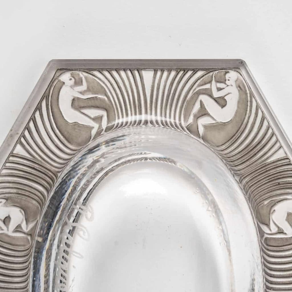 Cendrier « Alice » verre blanc patiné gris de René LALIQUE | Biron Cendrier « Alice » verre blanc patiné gris de René LALIQUE