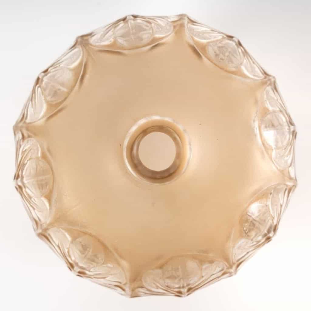 Vase « Tournai » en verre blanc patiné sépia de René LALIQUE | Biron Vase « Tournai » en verre blanc patiné sépia de René LALIQUE