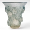 Vase « Saint-François » verre blanc patiné bleu de René LALIQUE | Biron |||||||