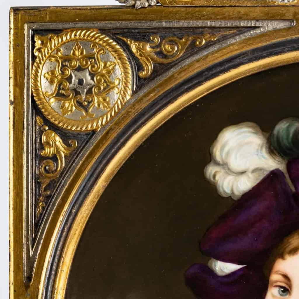 Magnifique assiette peinte sur porcelaine et encadrée, XIXe siècle. | Biron Magnifique assiette peinte sur porcelaine et encadrée, XIXe siècle.