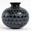 Vase « Grenade » verre noir patiné blanc de René LALIQUE | Biron |||||||